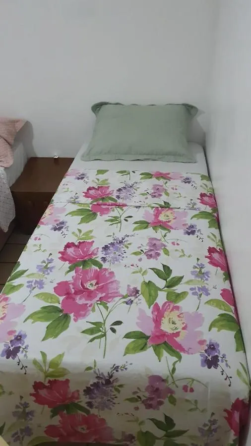 Quarto em Acomodações Particulares Suite E Quartos -1 Suite Com Banheiro Privativo - 2 Quartos Triplos - Banheiro Social Recife Brasil